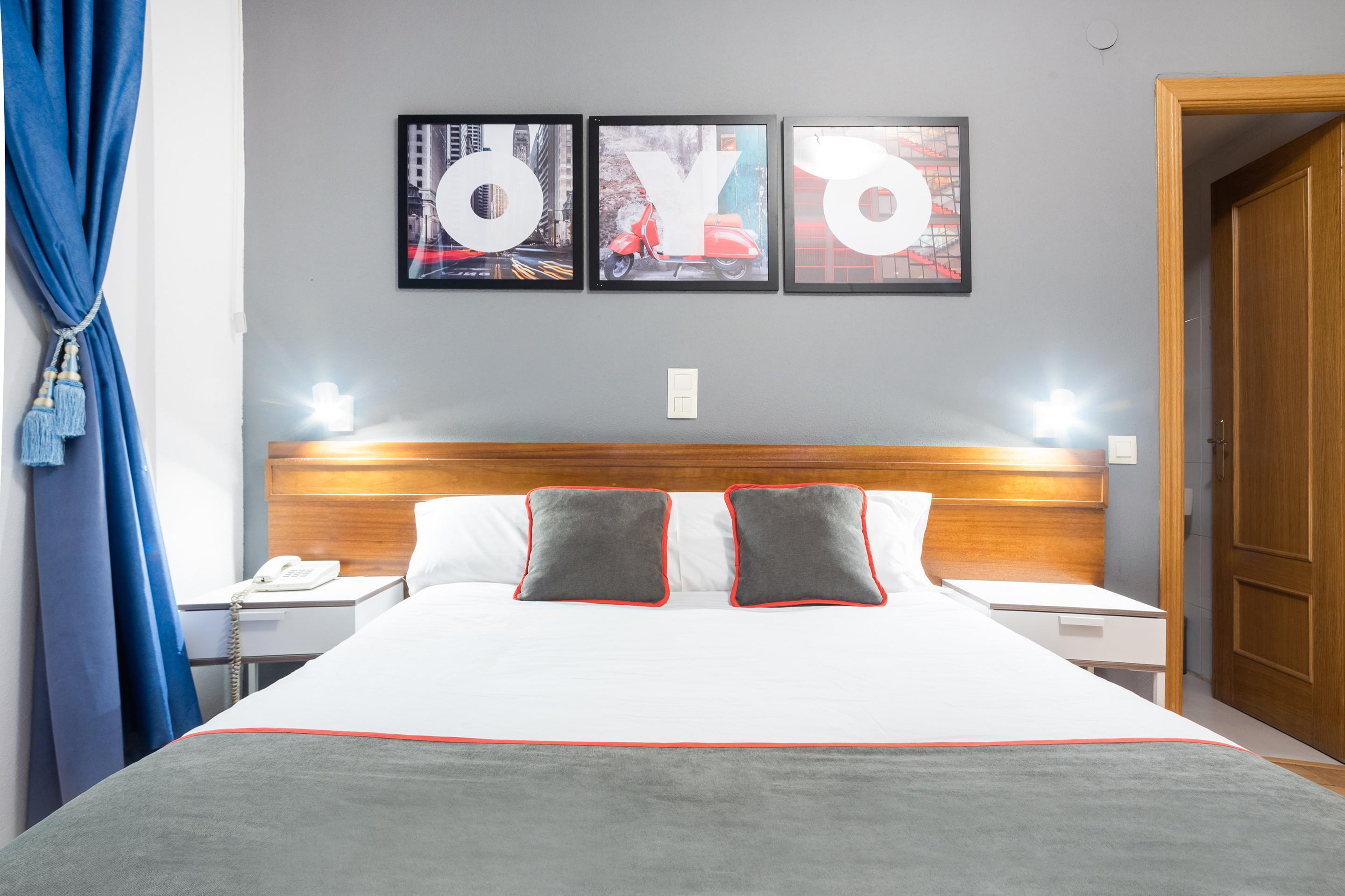 Hostal Felipe V Madrid Bagian luar foto