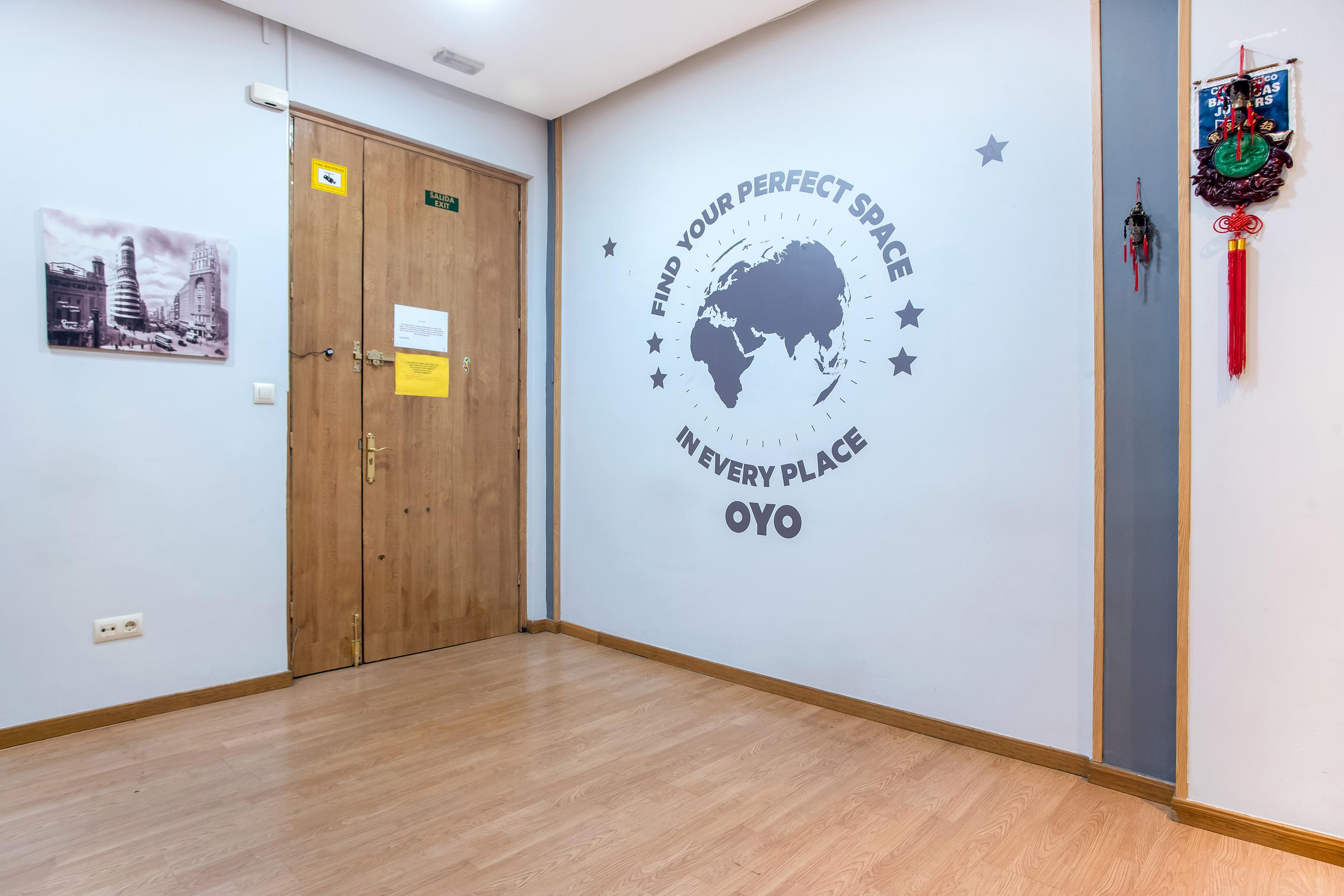 Hostal Felipe V Madrid Bagian luar foto