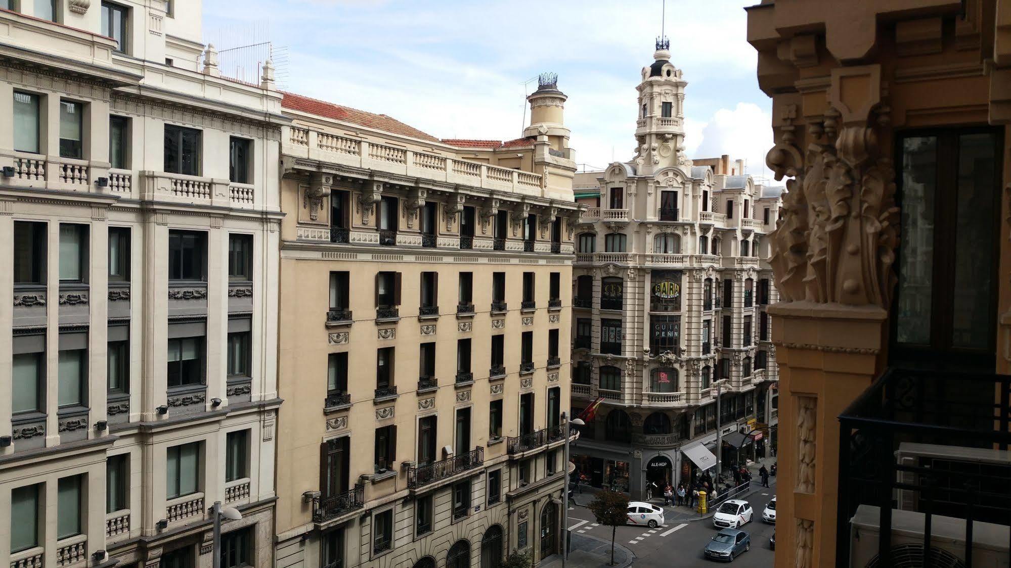 Hostal Felipe V Madrid Bagian luar foto