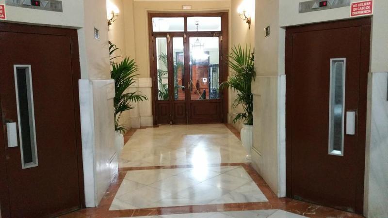 Hostal Felipe V Madrid Bagian luar foto
