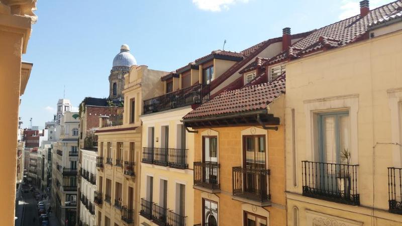 Hostal Felipe V Madrid Bagian luar foto